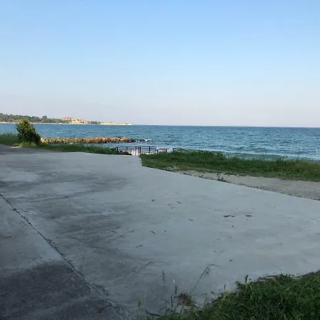 In Riviera Beach * Ravda
