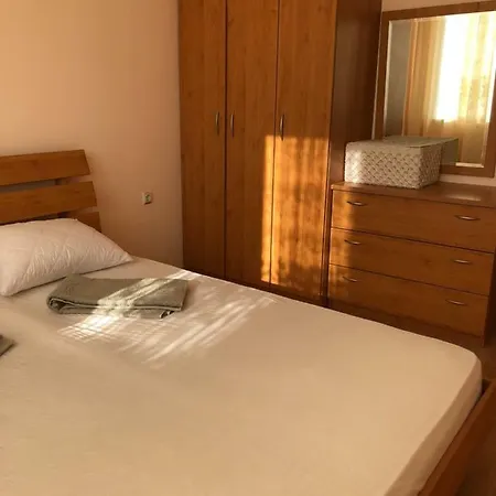 In Riviera Beach Apartman